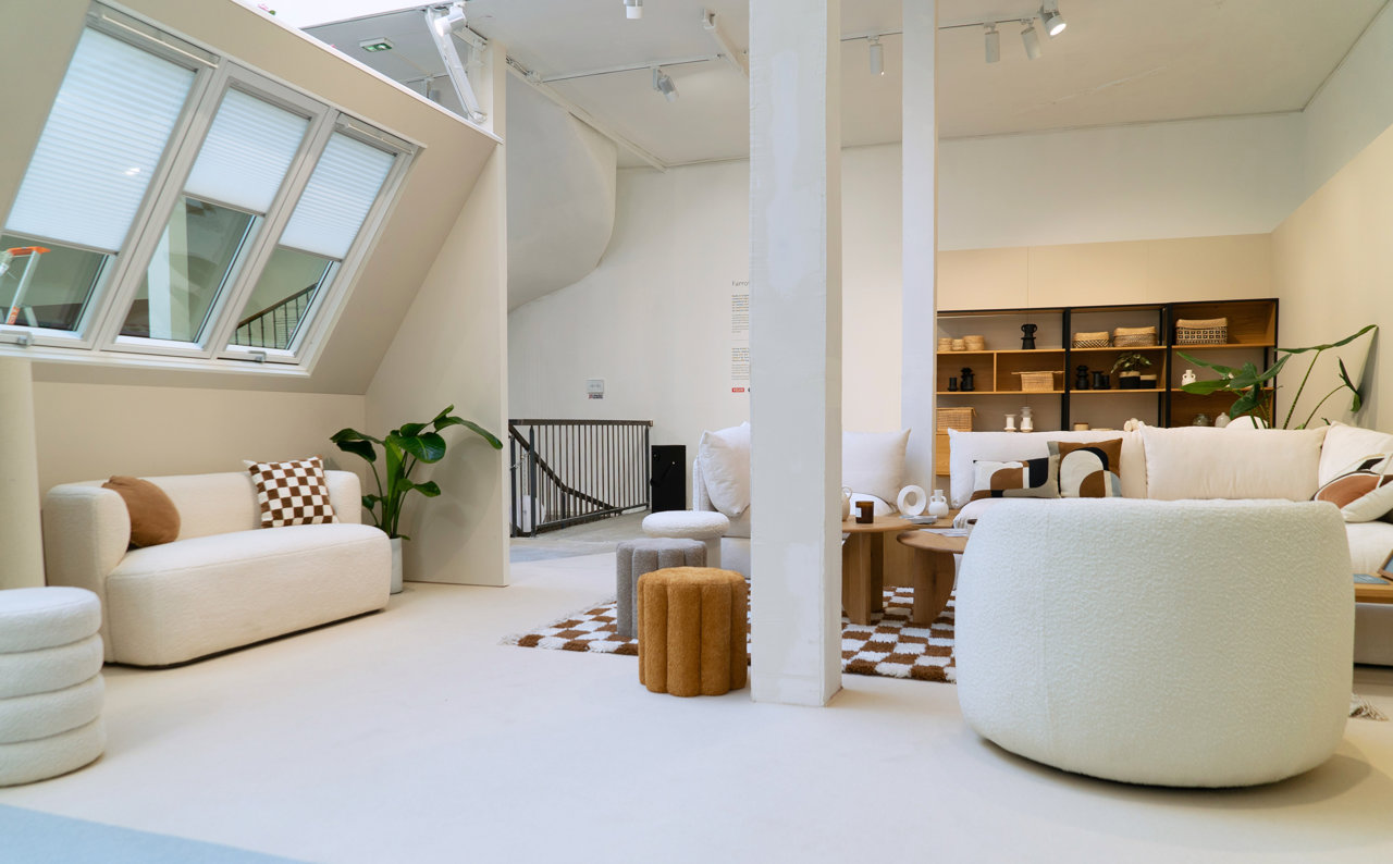 La luz natural tiene la capacidad de convertir espacios oscuros en ambientes cálidos y renovados, y así lo demuestra Veux ART en la Paris Design Week.