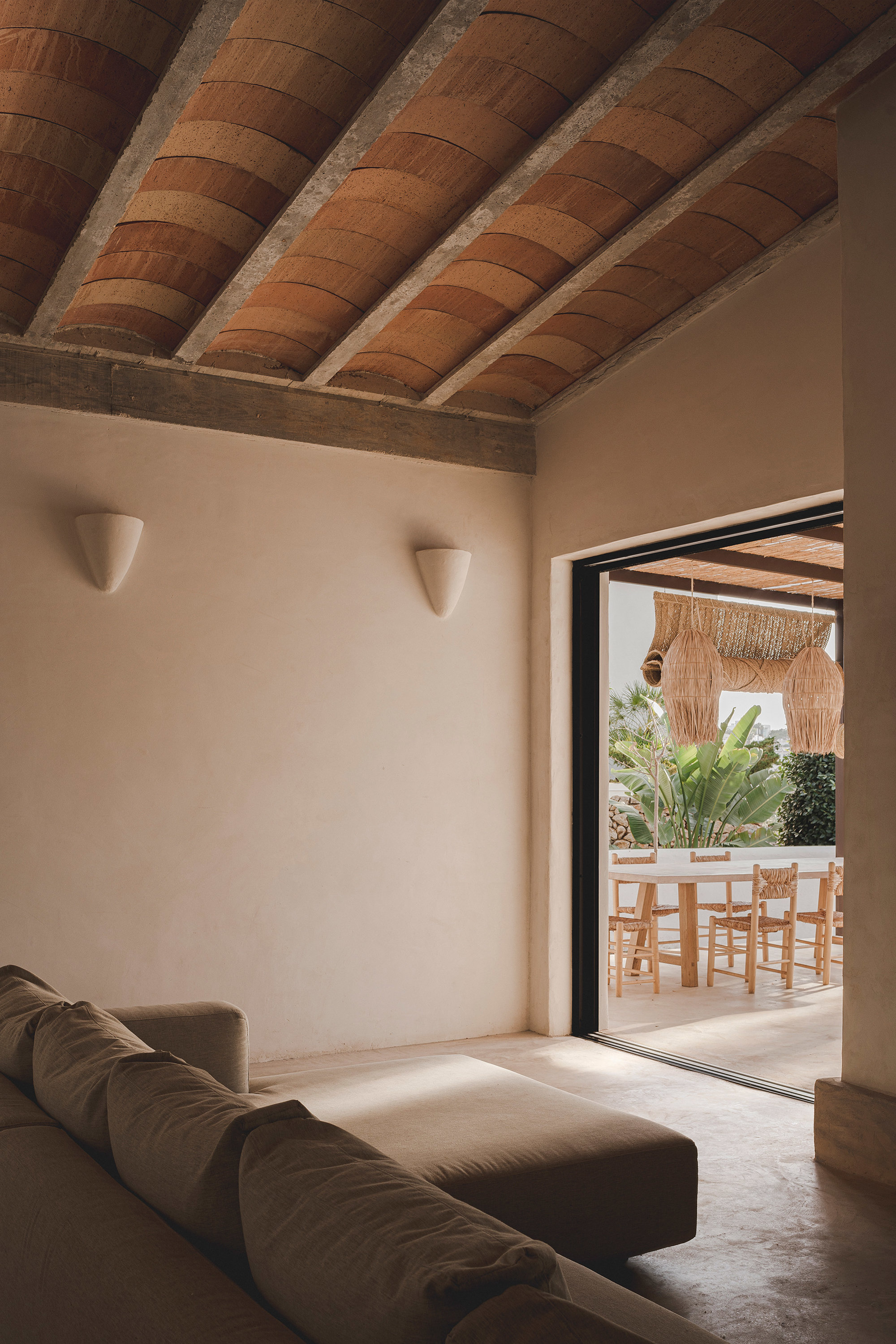 Sofá y comedor exterior