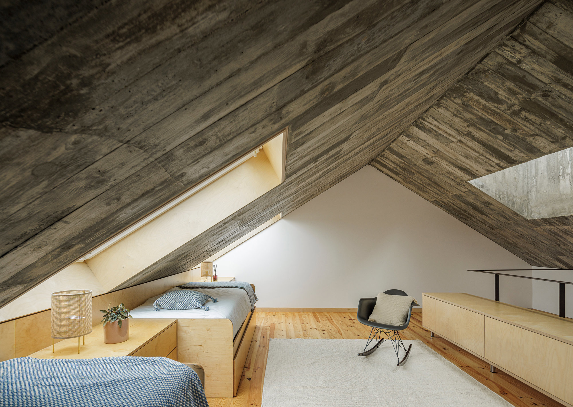 Dormitorio hormigón madera