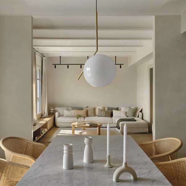Esta es la casa perfecta para inspirarte si te gusta la decoración discreta y atemporal 