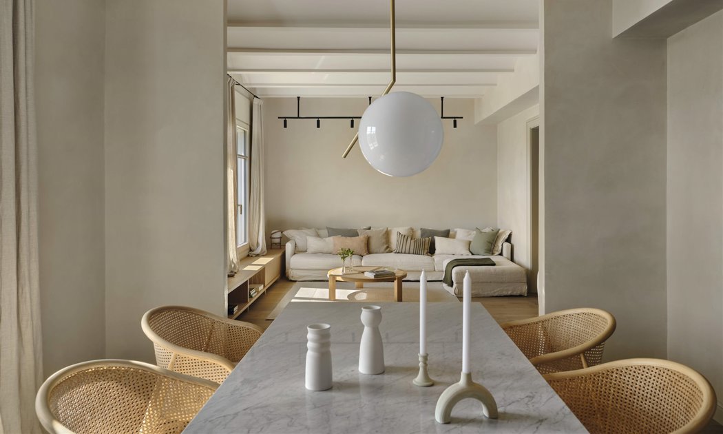 Esta es la casa perfecta para inspirarte si te gusta la decoración discreta y atemporal 