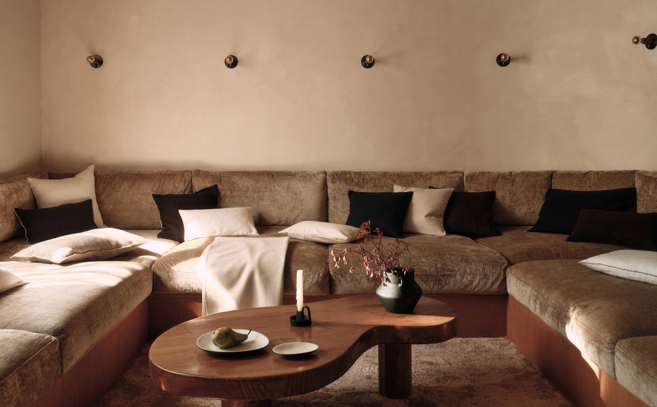 Colores terrosos y otoñales, texturas que invitan a la relajación, todo es genial en la nueva colección de Mango Home.