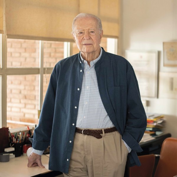 Patrimonio Nacional: André Ricard presenta una nueva silla a sus 94 años 