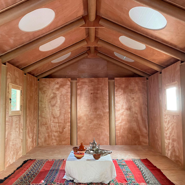 Una casa prefabricada para ayudar a Marruecos: está hecha con tubos de papel y es sostenible