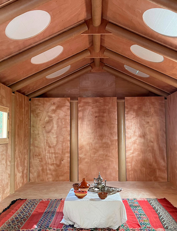 Una casa prefabricada para ayudar a Marruecos: está hecha con tubos de papel y es sostenible