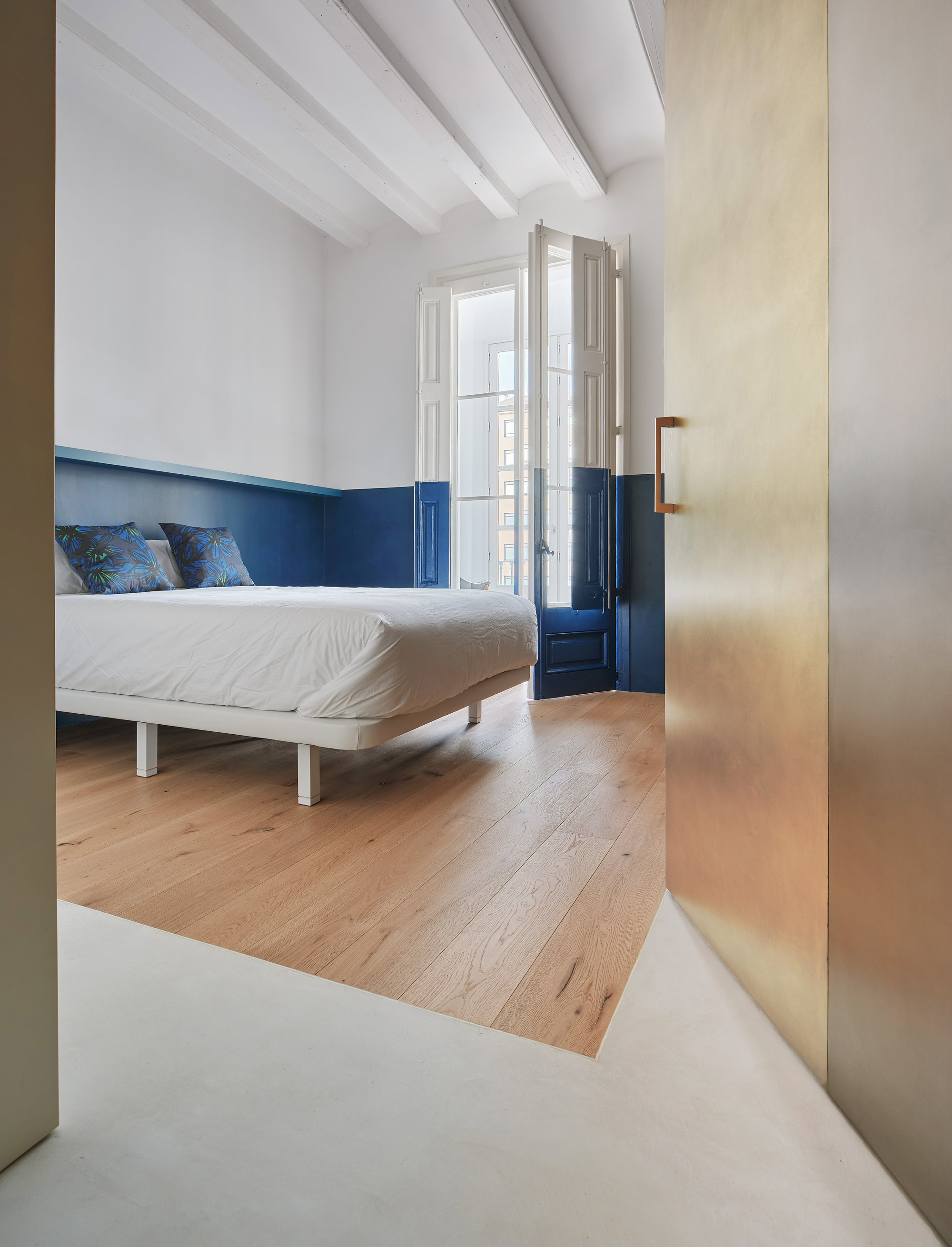 Dormitorio azul parquet 