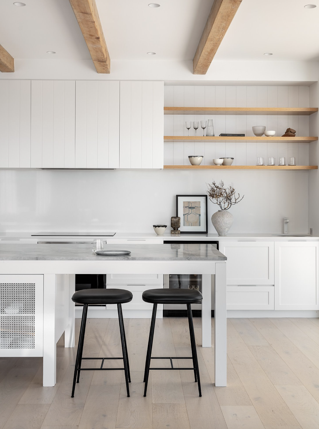 Cocina blanca con acabado brillo.