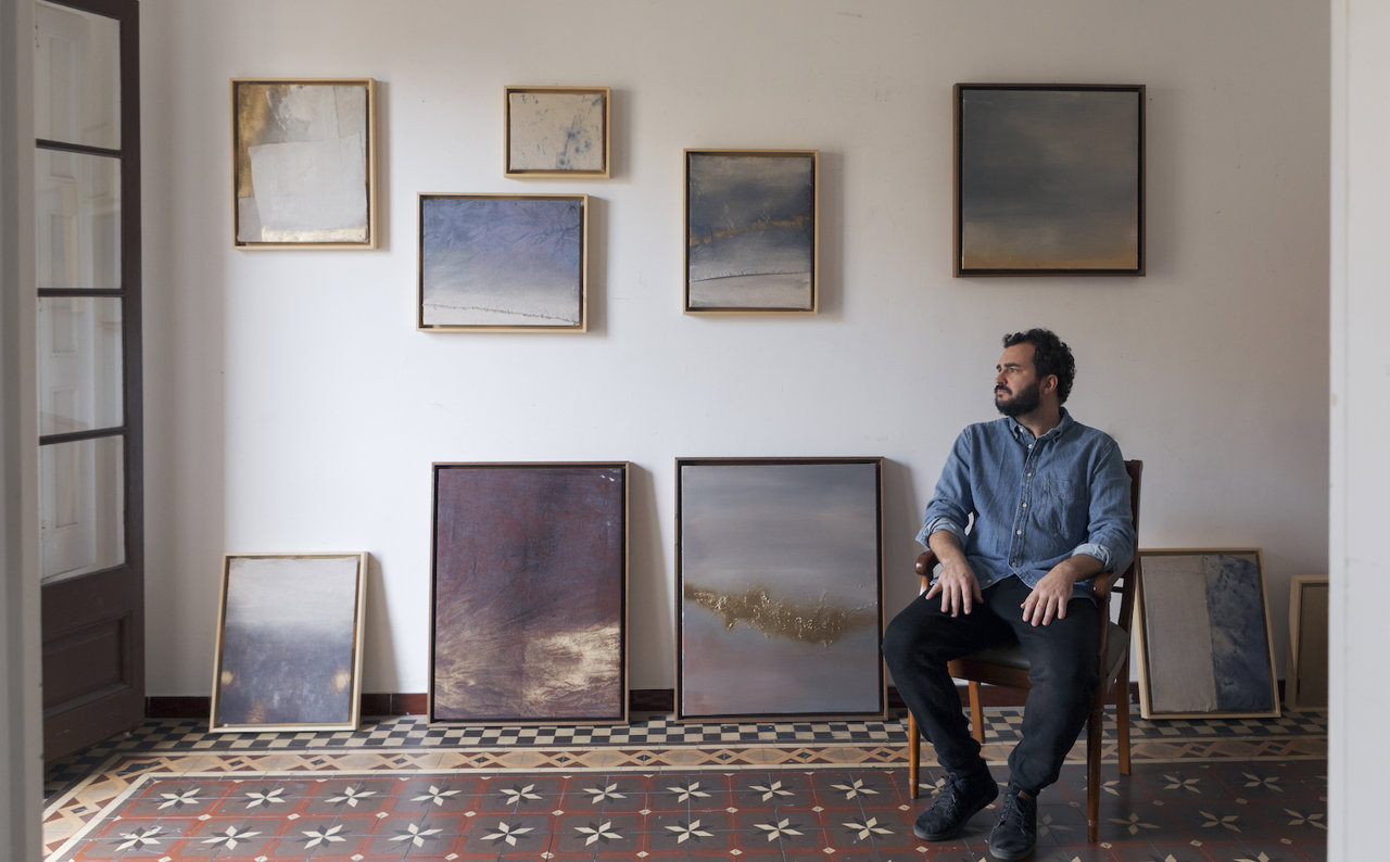 Las obras de arte de Pau Escat son una exploración en el reino de los paisajes abstractos, los reflejos de la luz y la esencia del silencio.