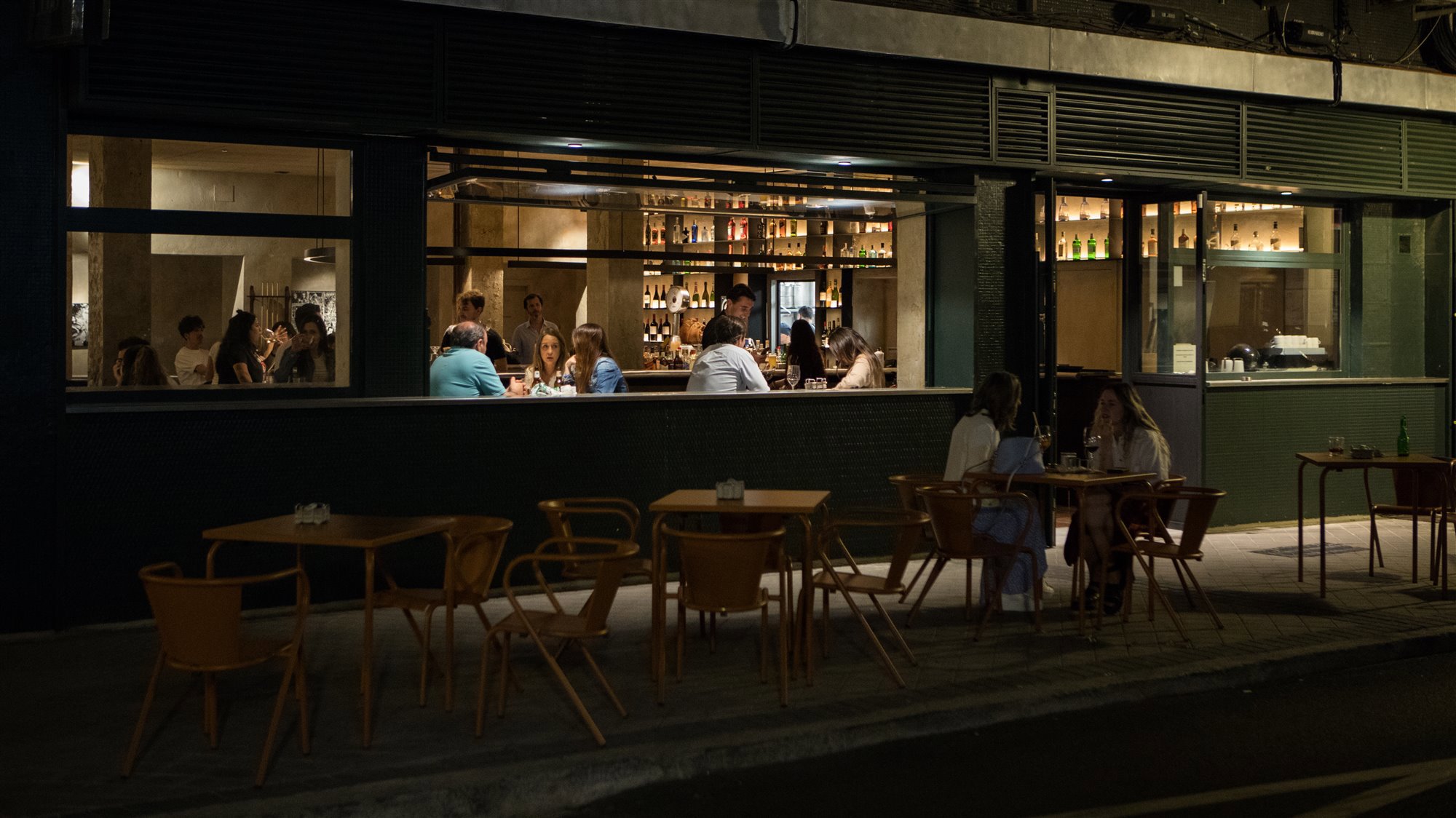 El Bar Trafalgar de noche