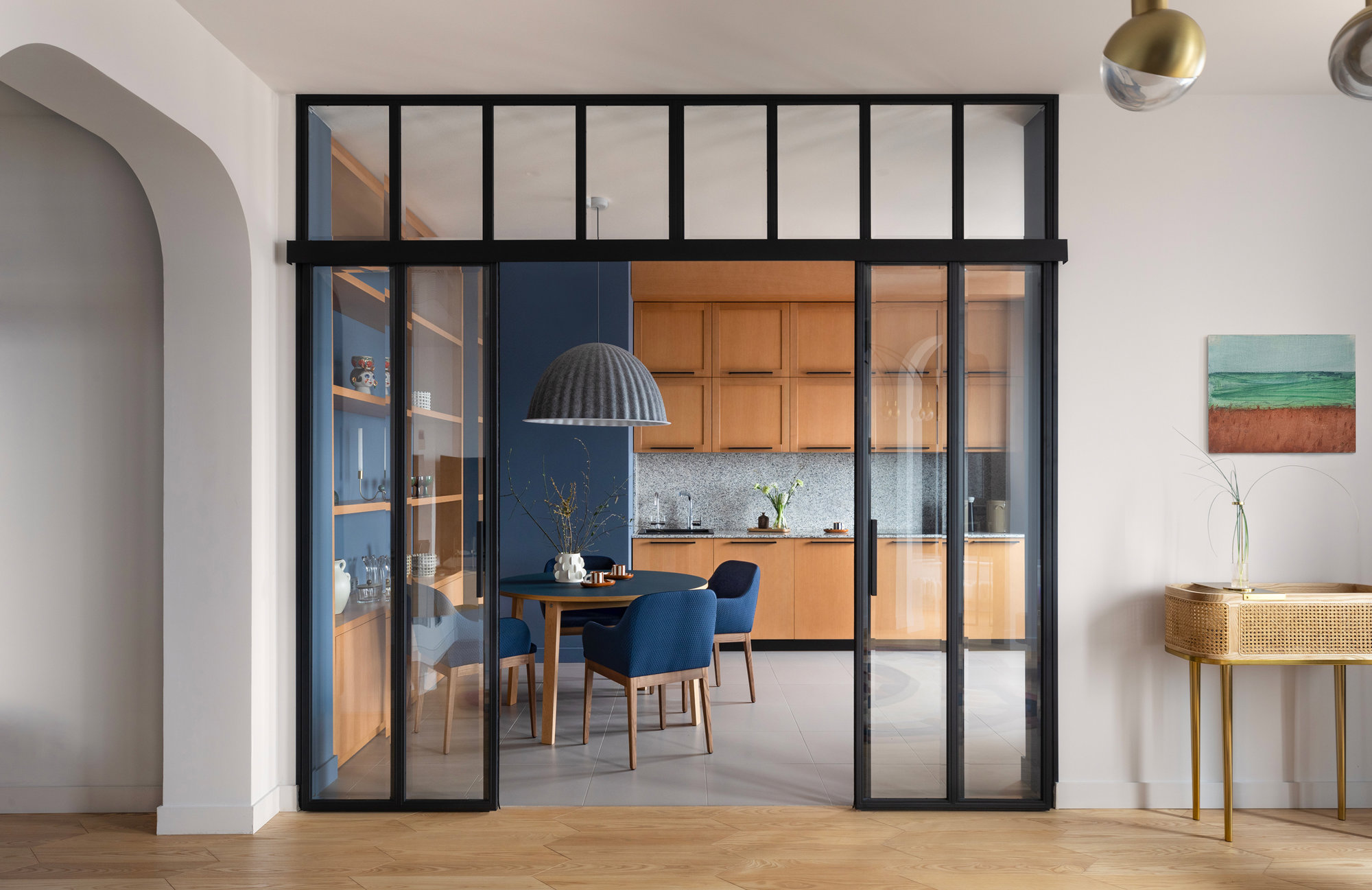 Cocina con puertas de cristal 