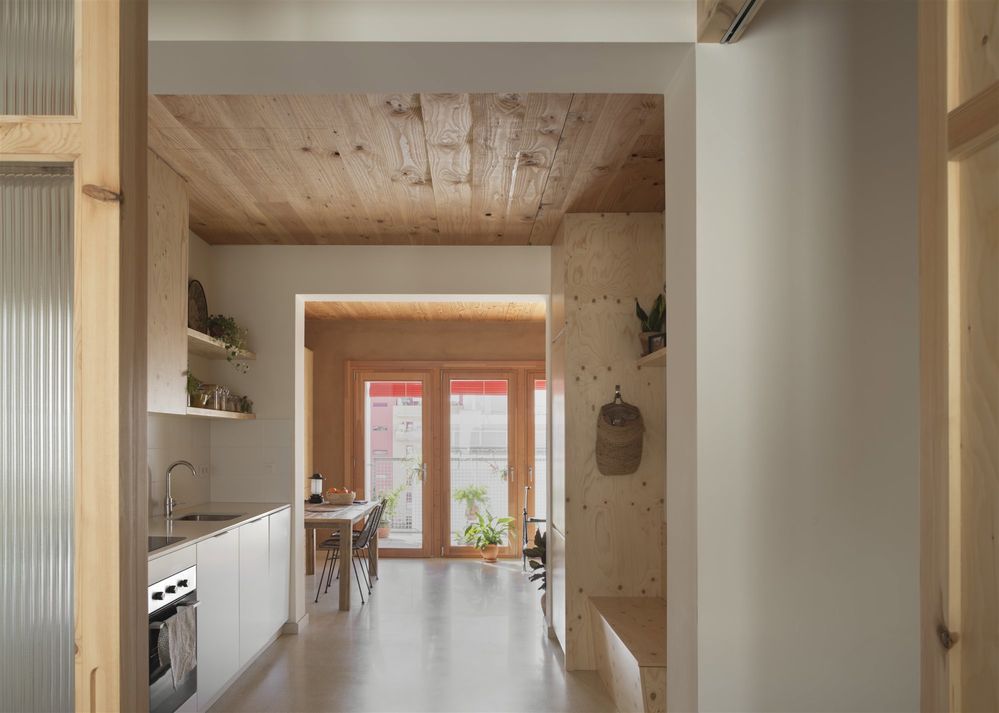 Las viviendas se diseñan a partir de una retícula de piezas de 16 m² diáfanos.