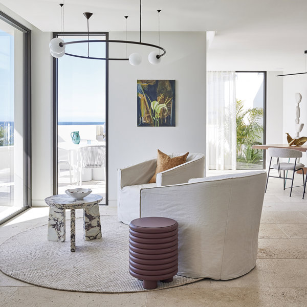 Estucos venecianos, caliza y microcemento han transformado esta armoniosa casa en la costa de Sídney