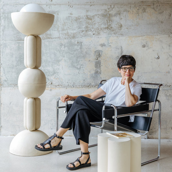 Lisa Allegra, diseñadora: "Me gustan las piezas que están casi en peligro"