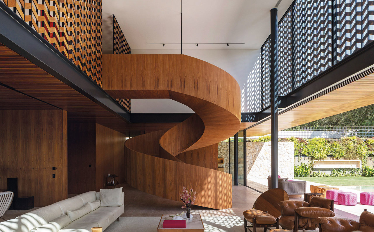 Escalera helicoidal de Marcos Bertoldi Arquitetos