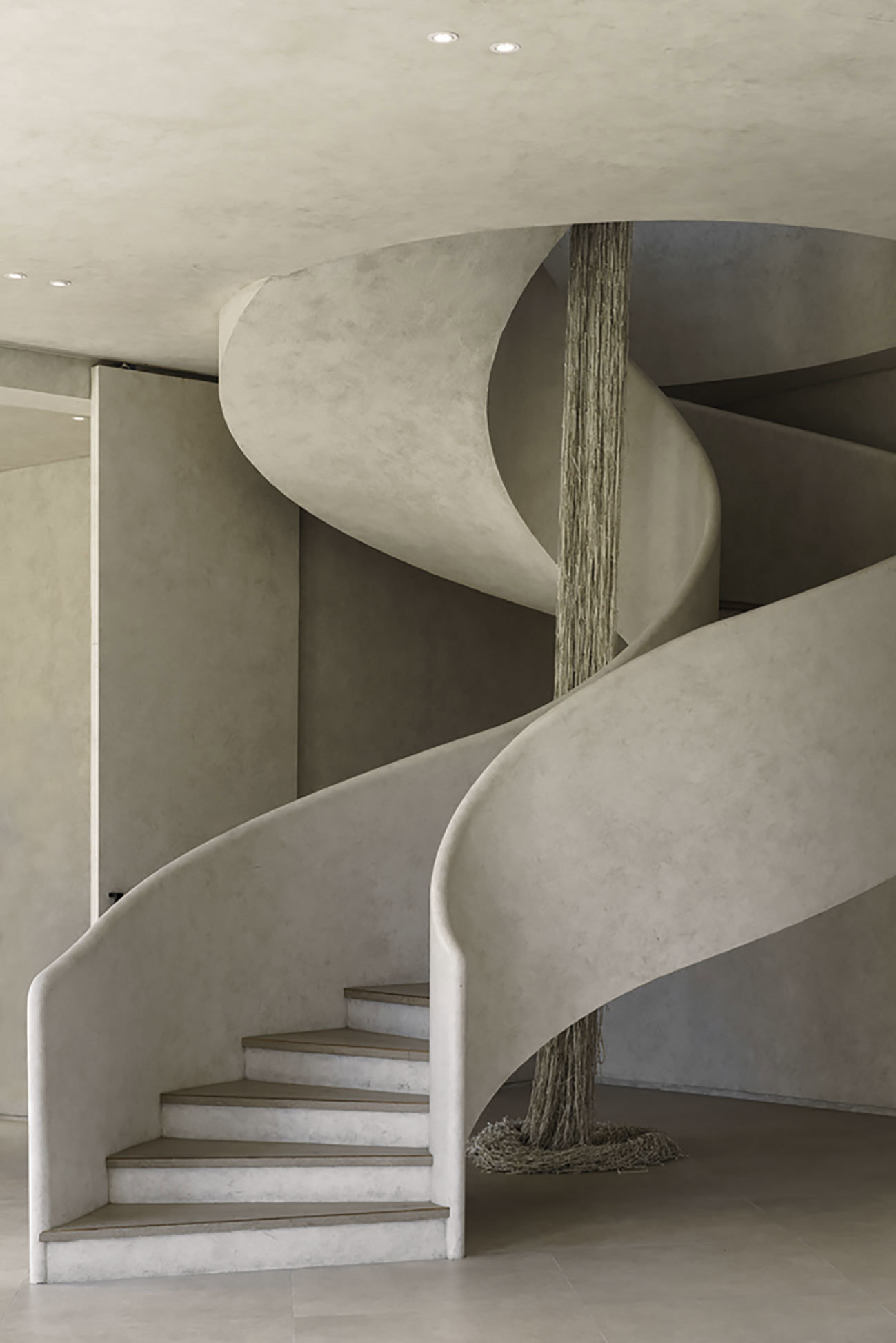 Escalera de Aliveus Architecture con formas sinuosas y punto de inflexio´n en el centro