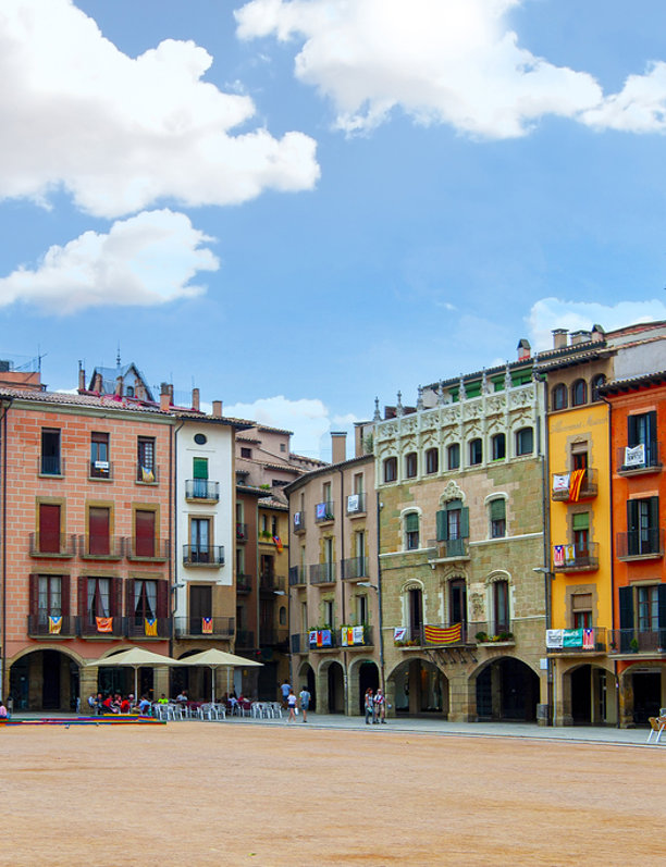 Las 10 plazas de pueblo más bonitas de España (que te invitan a un imperdible viaje por la historia)