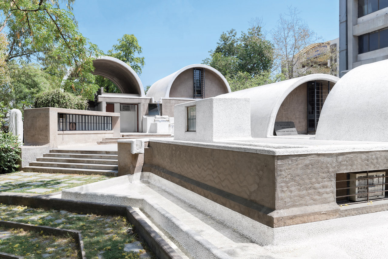 La retrospectiva 'Balkrishna Doshi. Arquitectura para todos' se puede visitar en el Museo ICO de Madrid hasta el 14 de enero de 2024. 