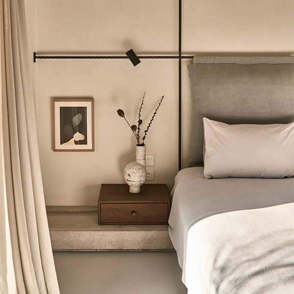 9 mesitas de noche con el sello de Arquitectura y Diseño y que dominan la decoración del dormitorio