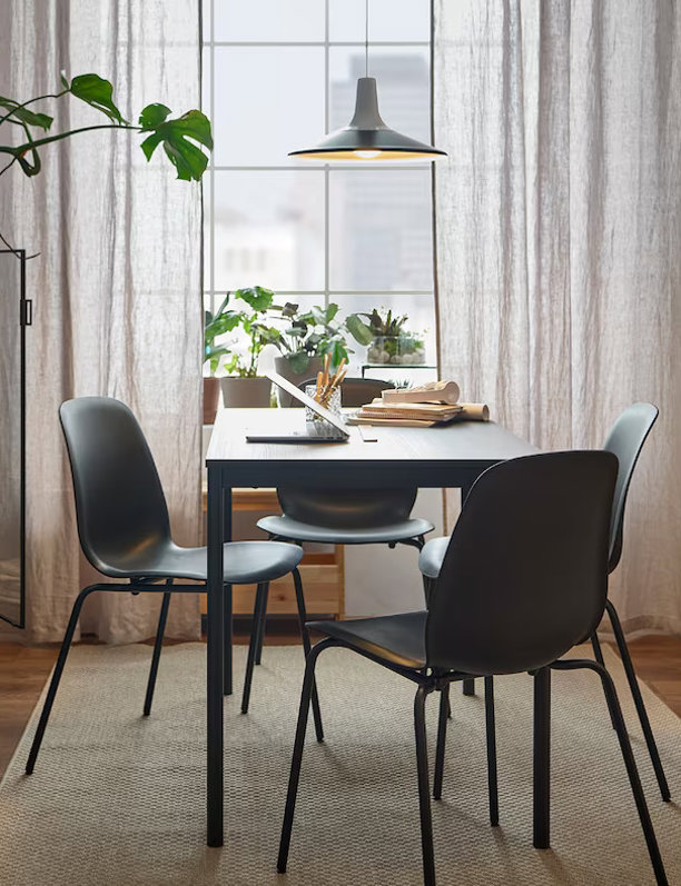 ¡Los famosos también compran en IKEA! Estos son sus muebles favoritos y cómo los llevan a su casa