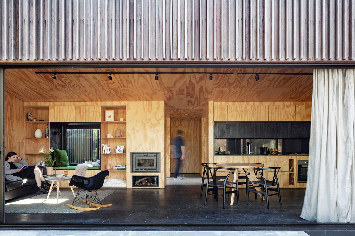 Interior de una casa prefabricada de madera