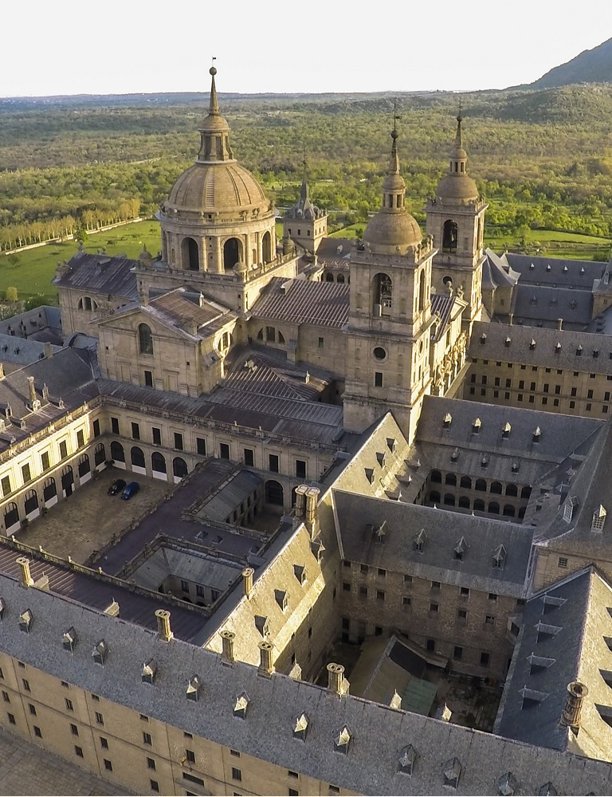 7 edificios malditos de España: cuando una gran arquitectura se cruza con historias de miedo