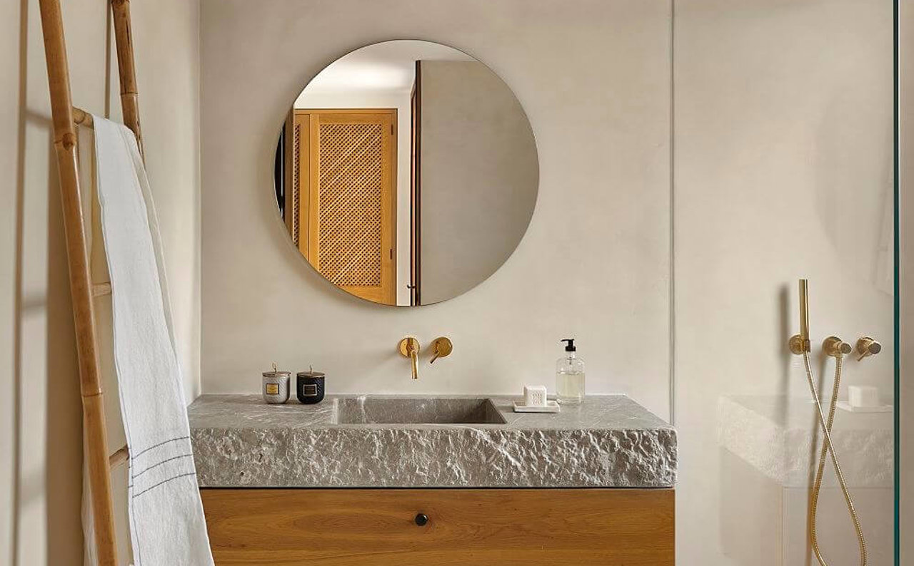 Mamparas, madera y microcemento: 10 ideas para que la ducha de tu baño sea  un espacio moderno y elegante