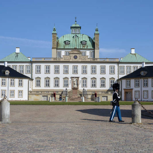 ¡Un paseo real! Descubre los secretos del Palacio de Fredensborg, la espléndida morada de los reyes de Dinamarca