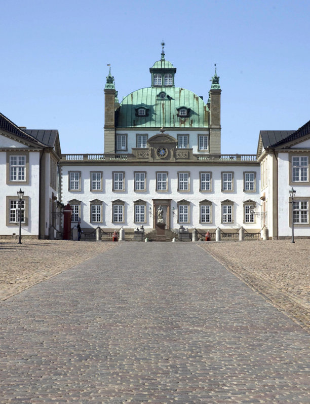 ¡Un paseo real! Descubre los secretos del Palacio de Fredensborg, la espléndida morada de los reyes de Dinamarca