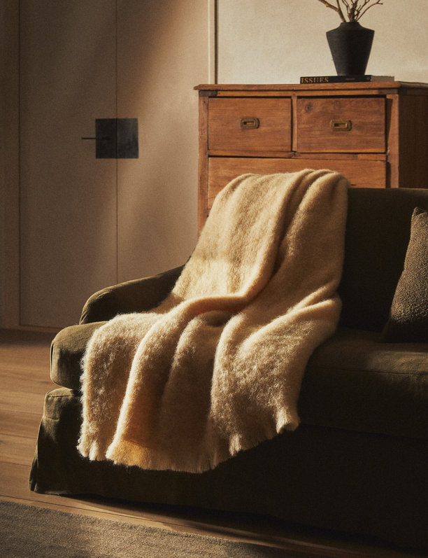 Zara Home tiene las mantas más calentitas (y bonitas) para tus planes de sofá, peli y manta de este invierno