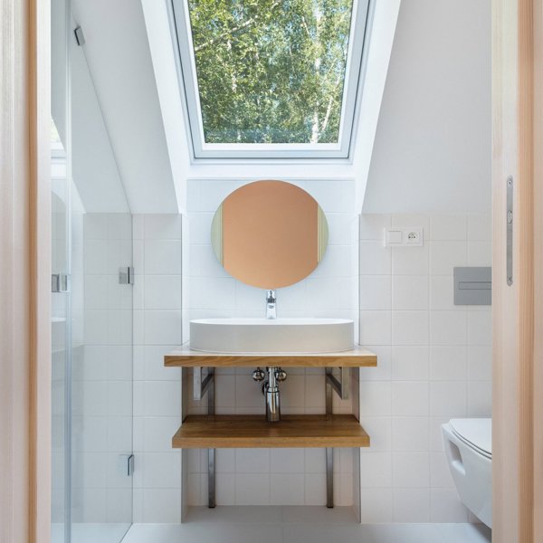 No más baños pequeños: 4 ideas con toques de diseño para decorar el baño con azulejos blancos y que se vea más grande