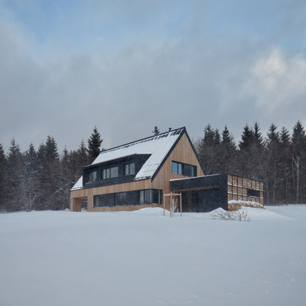 Esta es la cabaña de madera perfecta (y soñada) en la que queremos estar cuando empiece a nevar: tiene unas vistas impresionantes al bosque