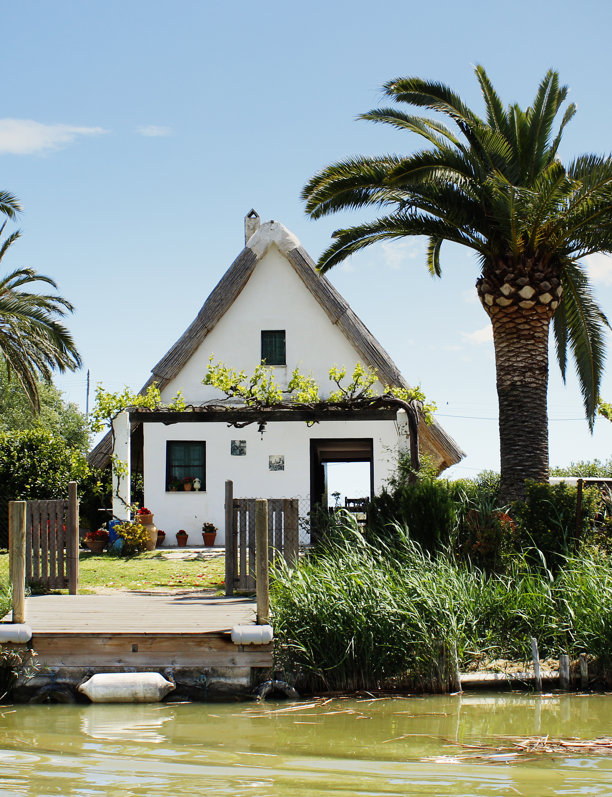 Así son las casas tradicionales españolas: un recorrido arquitectónico por los 14 tipos de viviendas que encontrarás en España