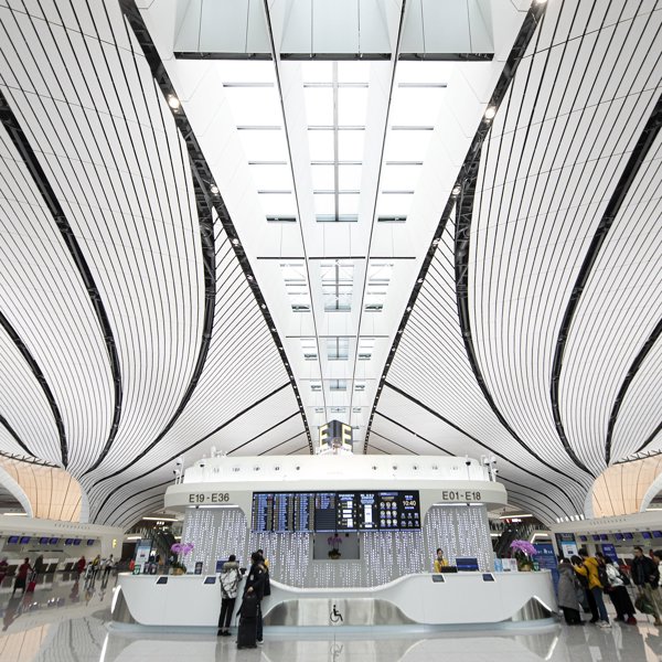 Descubre los 7 aeropuertos nuevos más bonitos del mundo, según el Premio Mundial de Arquitectura 'Prix Versailles'