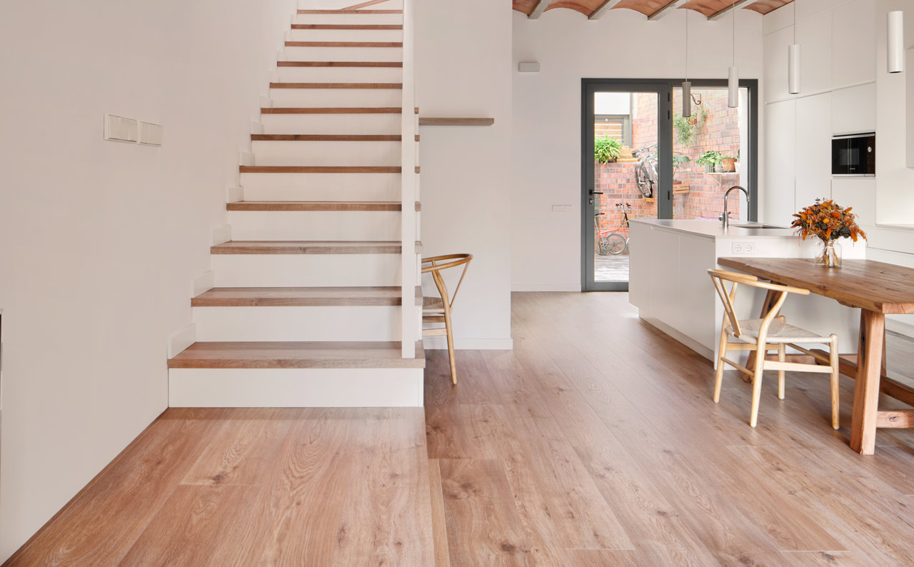 Suelos de madera: elige el tipo de diseño que mejor se ajuste al estilo de  tu casa - Foto 1