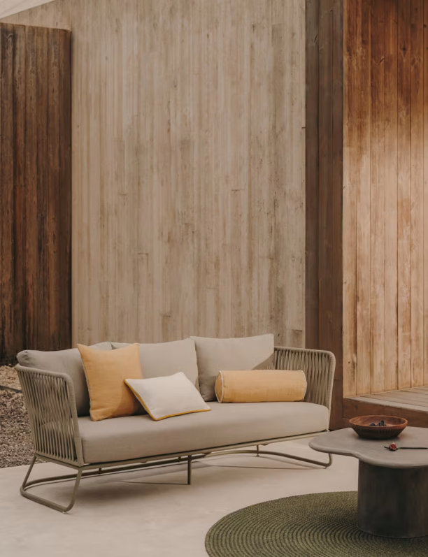 Kave Home se adelanta a la primavera y lanza los muebles de exterior perfectos para lograr un 'total look natural' en tu terraza