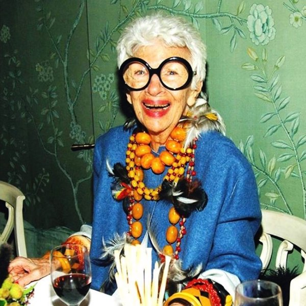 Iris Apfel muere a los 102 años: adiós a una leyenda del interiorismo y la moda
