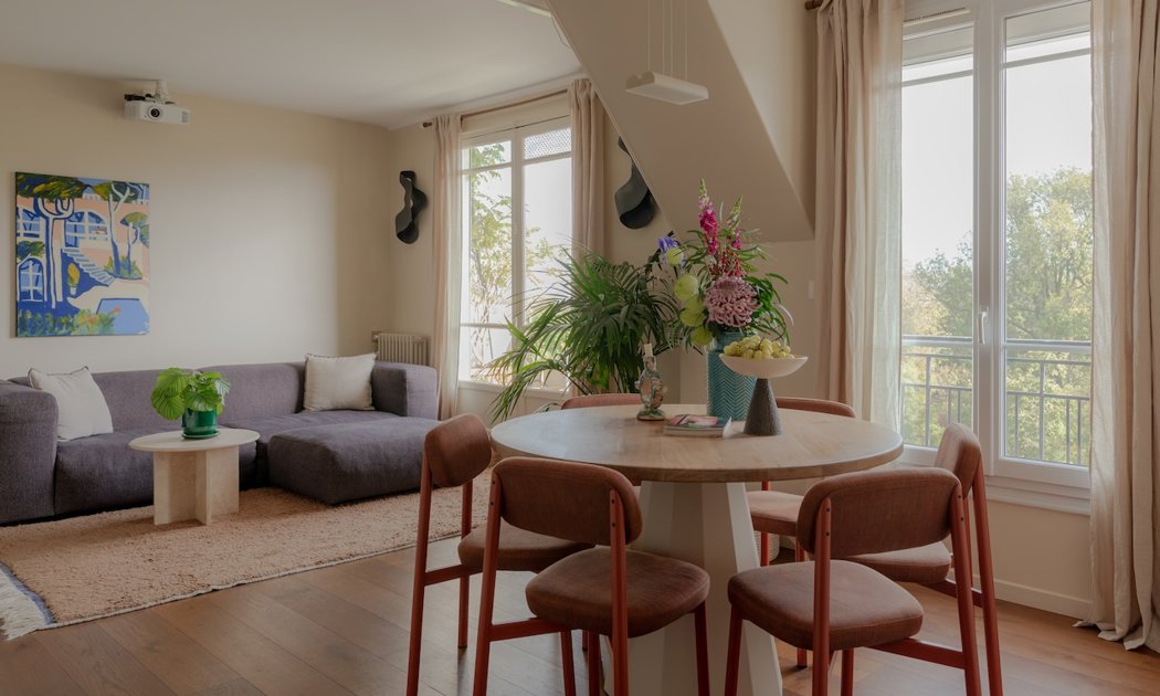 La terraza de este apartamento de 50 metros sobrevuela los tejados de París