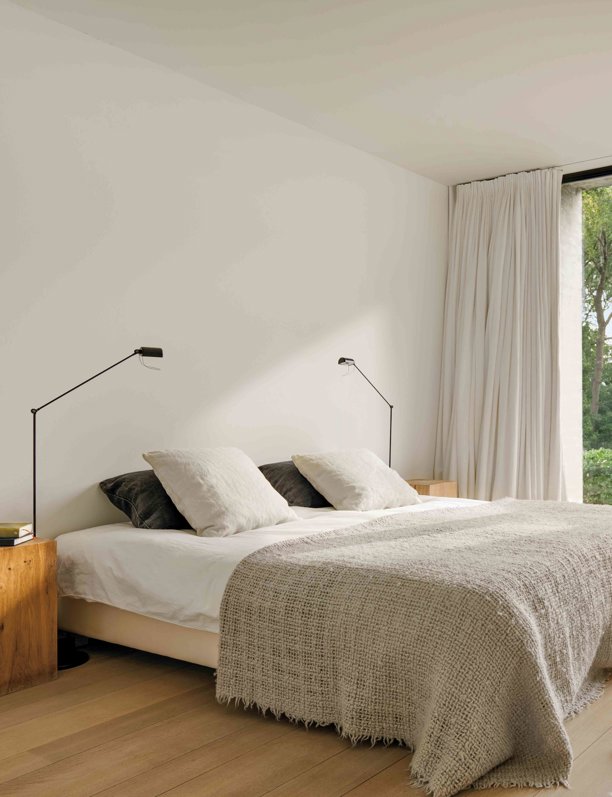 Decorar SIN decorar la pared del cabecero: 7 FOTOS e ideas de lámparas donde la luz es la GRAN protagonista del dormitorio